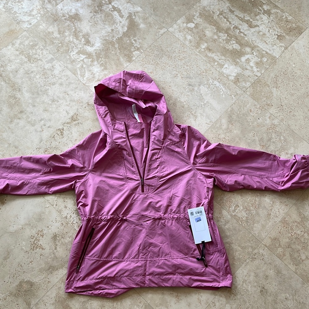 Lululemon wind breaker NWT SIZE 8